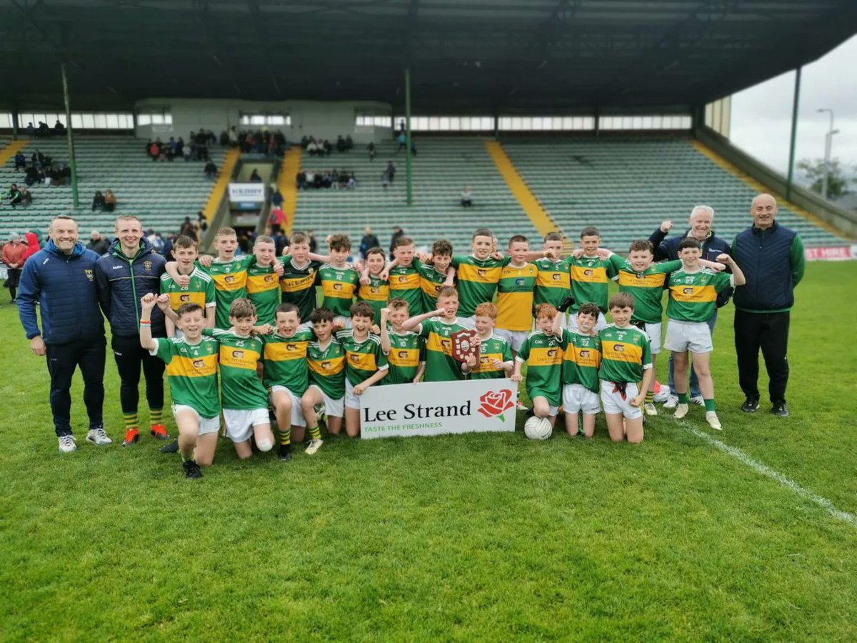 johnmitchelsGA1's tweet photo. 🟢U13 Div3 County League Champions🟡
John Mitchels 3-8
Kerins O'Rahillys 2-8
Congrats to our u13 Team Green defeating local rivals KOR in the Div3 final this evening in Austin Stack Park
#JohnMitchels #johnmitchelsgaa #namisteallaighabu
Kerry Coiste na nÓg Lee Strand Milk https://t.co/agXoK36TkG