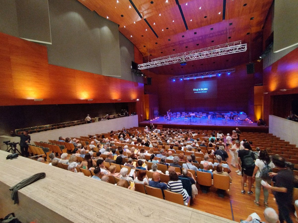 ERC a la Paeria #LaTevaLleida (@ercpaeria) on Twitter photo 🎶 La Coral Shalom celebra el seu 5️⃣0️⃣è aniversari amb el concert Elogi a la Pau, a l'Auditori Enric Granados.
Les regidores <a href="/jfreixanet/">Jordina Freixanet i Pardo | Lleida</a> i <a href="/scastrobay/">Sandra Castro 🎗</a> han pogut gaudir del concert🔝 🎶 La Coral Shalom celebra el seu 5️⃣0️⃣è aniversari amb el concert Elogi a la Pau, a l'Auditori Enric Granados.
Les regidores <a href="/jfreixanet/">Jordina Freixanet i Pardo | Lleida</a> i <a href="/scastrobay/">Sandra Castro 🎗</a> han pogut gaudir del concert🔝