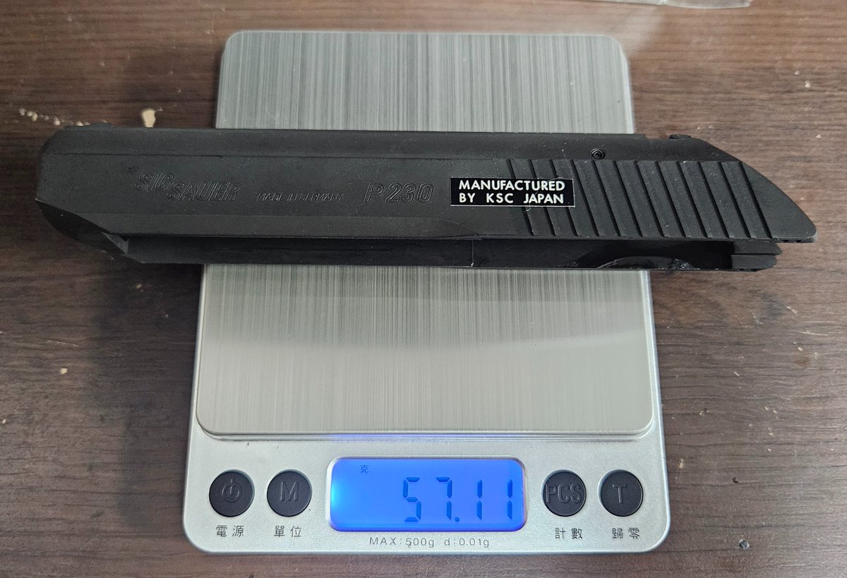 okamoto1000's tweet photo. KSC原廠高比重滑套 vs ZEKE亞鉛滑套
與M8000的情況類似,亞鉛滑套的重量甚至比HW滑套還輕
感謝朋友@cs631415
在日本的老槍店找到了這支滑套
#KSC
#P230
#ZEKE
#ガスブロ https://t.co/EfDliO2pLO