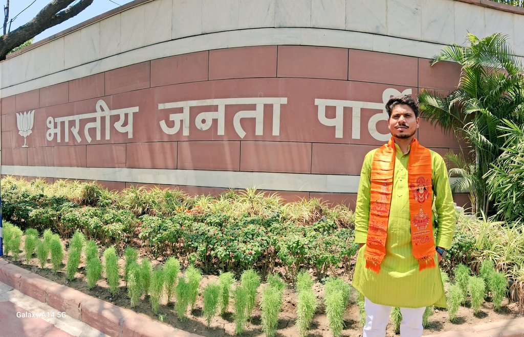 MayankShuklaBjp's tweet photo. शपथ ग्रहण समारोह राष्ट्रपति भवन दिल्ली
@AmitShah @archnabjpup @AshishSingh_BJP @BJP4UP @BJP4India @brajeshpathakup @narendramodi @Bhupendraupbjp @ChiefSecyUP https://t.co/3TGYwtRmz7