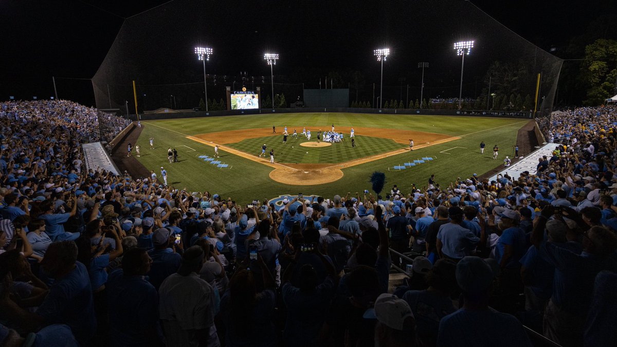sethwilson44's tweet photo. Your @DiamondHeels finish the 2024 season 37-3 at the Bosh! 

Thank you to all the fans for the support this season, and making the atmosphere the past 2 weekends ELECTRIC ⚡️ 

#OmahaBound #BoshMagic https://t.co/kMwSQSOGij