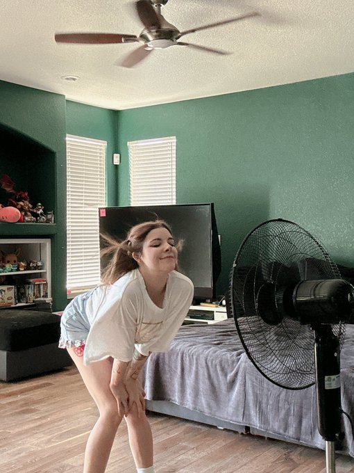 It&rsquo;s another hot one, today. https://t.co/diZXbGyqB3<a href="/tag/newprofilepic"class="tags"><span>#newprofilepic</span></a>