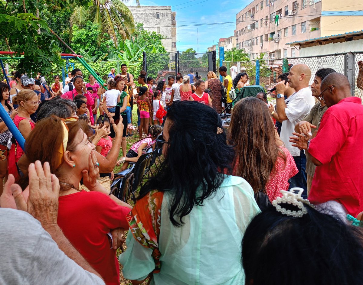 Estamos en el Consejo Popular San Agustín, de La Lisa, donde -con las iniciativas y esfuerzos de la comunidad, y de #GenteQueSuma- se está inaugurando el parque infantil "Elpidio Valdés". #Cuba #CDRCuba #PoderPopular #SomosDelBarrio
