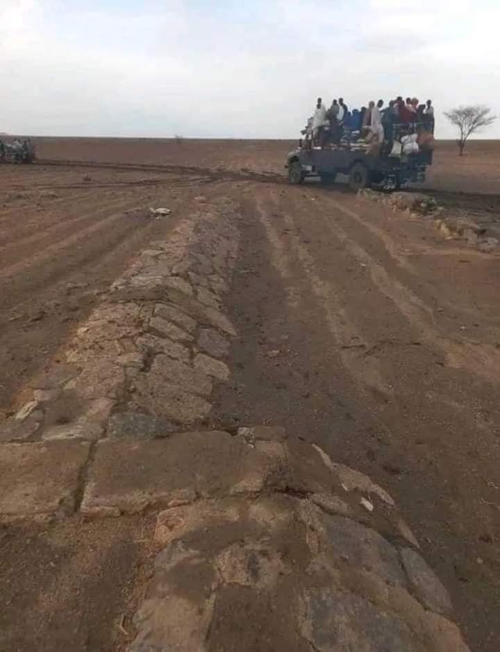 AbedaMoham6183's tweet photo. نزوح أهالي قرى سقدي ..
الهروب الى المجهول 
الى الله المشتكى حسبنا الله ونعم الوكيل 

اللهم عليك بالجنجويد ومن كونهم ومكنهم ودربهم وأعانهم
#حرب_ضد_المواطن
#الدعم_السريع_اعداء_الوطن 
#RSF_Crimes_inSudan https://t.co/sg0yFAiTwg
