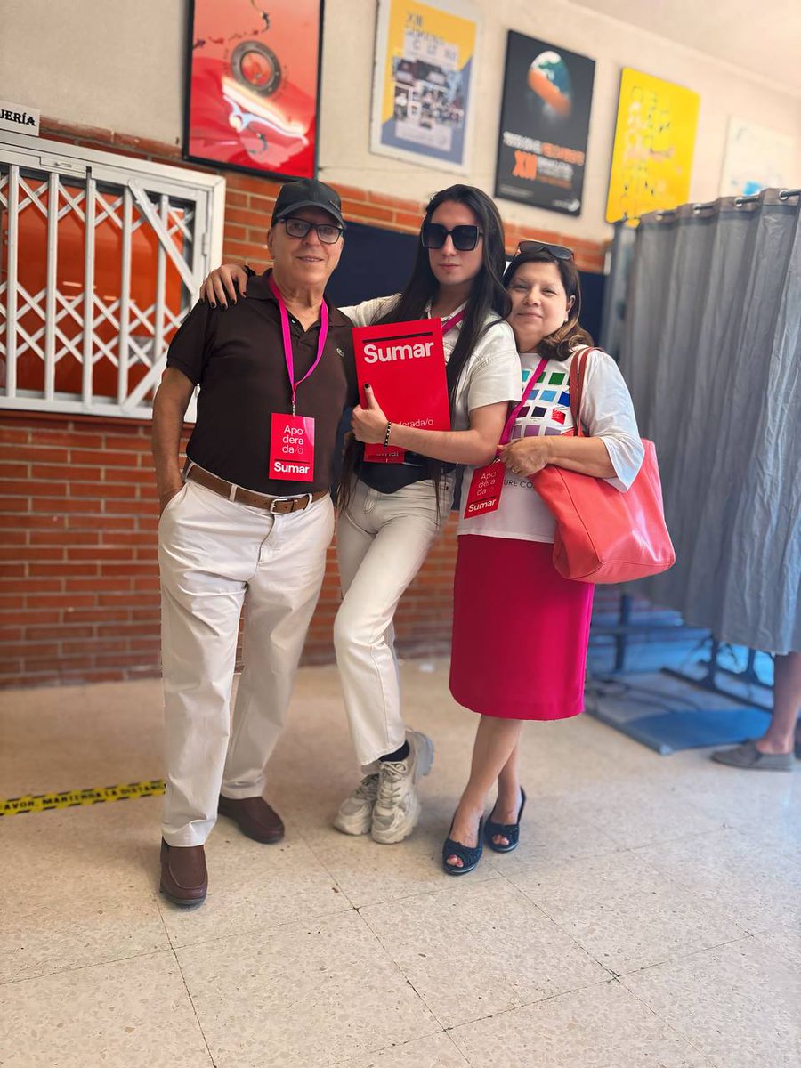 IUV_Murcia's tweet photo. 150 apoderadas entre IU y Sumar recorren las calles de #Murcia asegurando una votación limpia. #ApoderadasIU #9J https://t.co/JuXdcRUhEZ