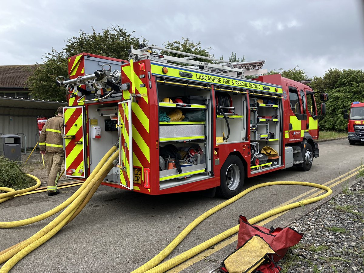 ESV911's tweet photo. Lancashire Fire and Rescue tackle another fire today at Warbreck House in Blackpool #Blackpool https://t.co/us3wLR22jX