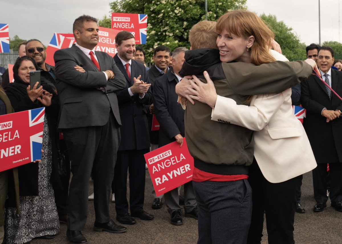 AngelaRayner's tweet image. So proud to bring the Labour battle bus back home to Ashton-under-Lyne this week. 🚍 

Thank you @AndyBurnhamGM and my wonderful community for the welcome.

We’ll do this together. 🌹