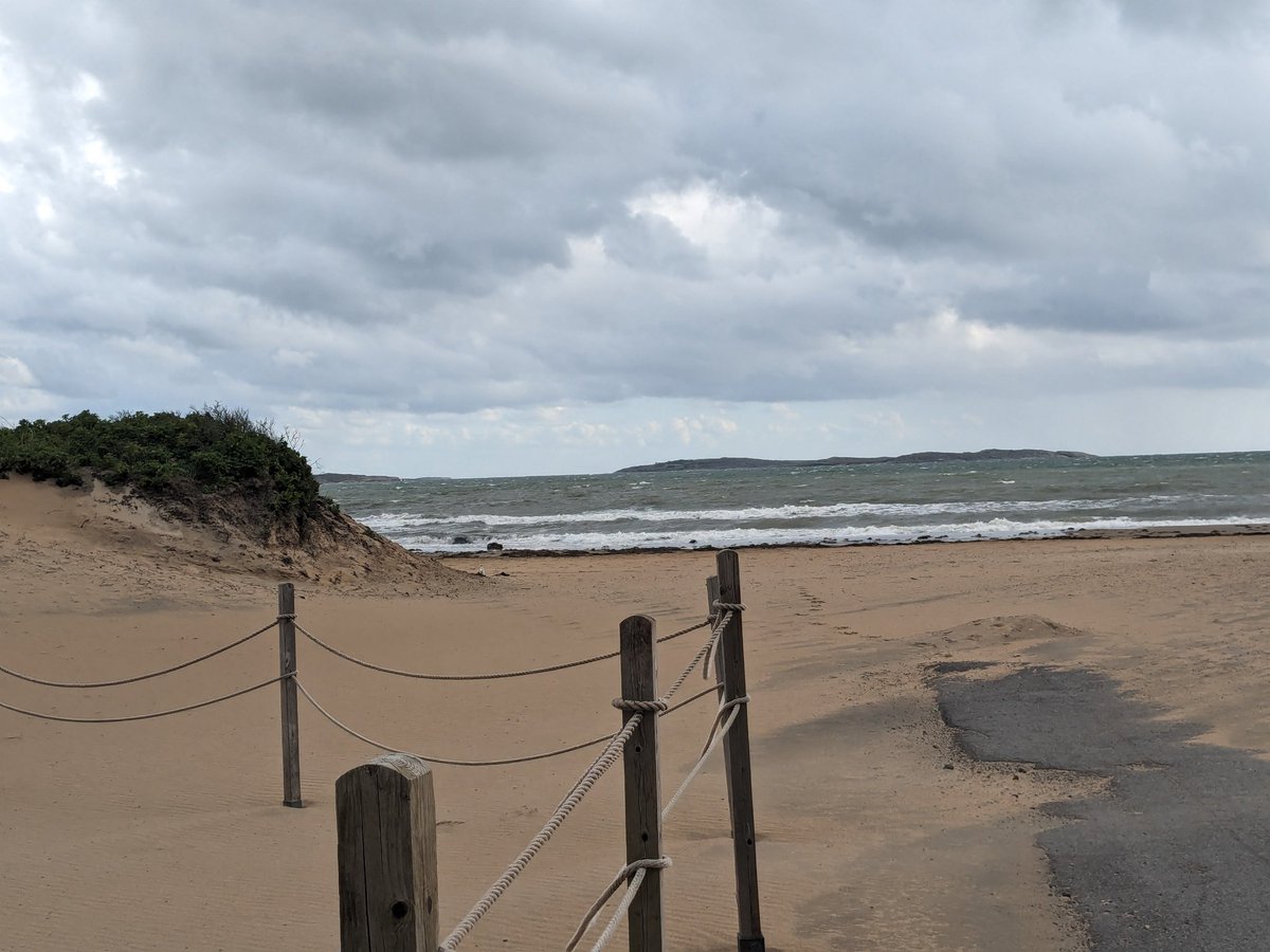 bamboolejog's tweet photo. At a beach bar it's cold and windy. But rather dramatic https://t.co/MKXrPjy23I