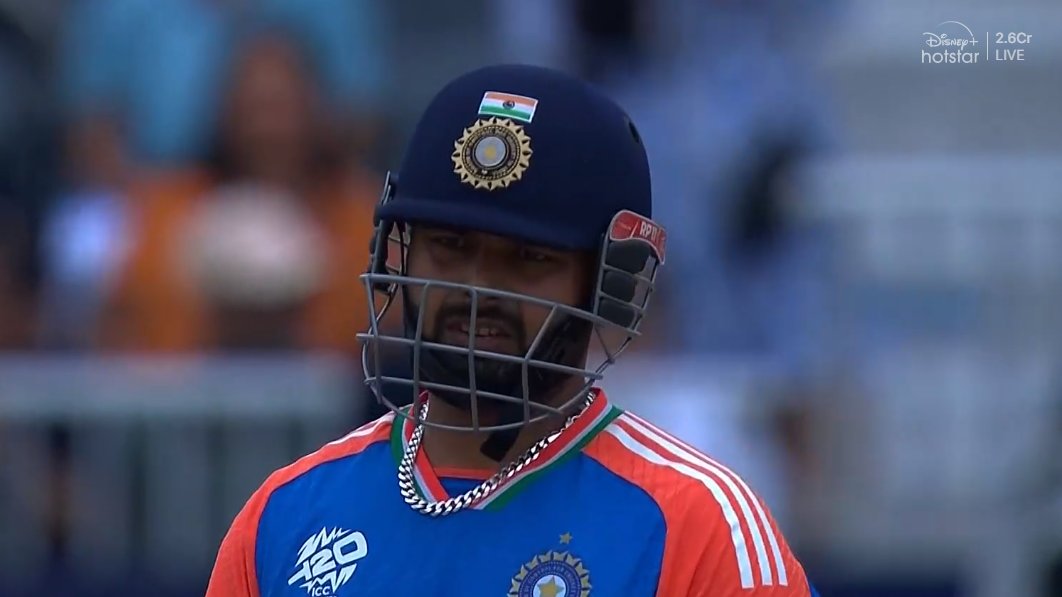 CricCrazyJohns's tweet image. WELL PLAYED, PANT...!!!!

India lost the toss, batting first, Rohit &amp;amp; Kohli dismissed early then came Pant as the saviour and scored 42 from 31 balls. 🇮🇳 🔥