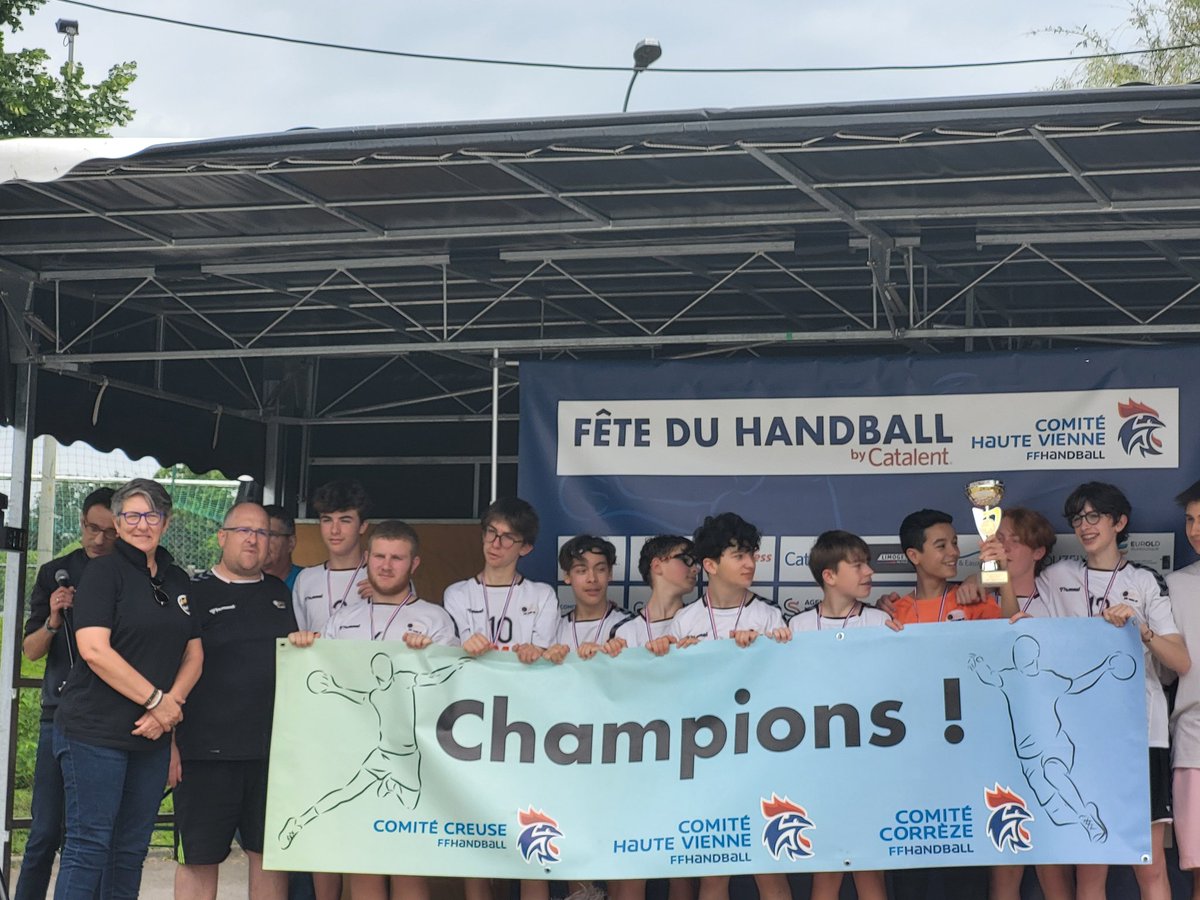 Pierrexco's tweet photo. Bravo à mon Toinou et à son équipe Aixe Bosmie Condat handball pour le titre de champion de la Haute-Vienne en - 15 ans. https://t.co/MZjXlcfC0F