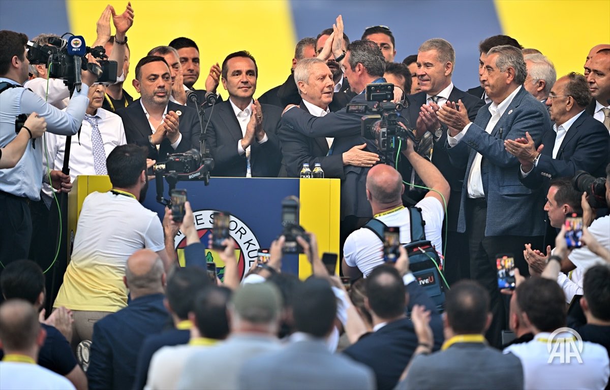 lubeayar's tweet photo. Çok yakıştı.. 💛💙 https://t.co/t3sWWJDJQA