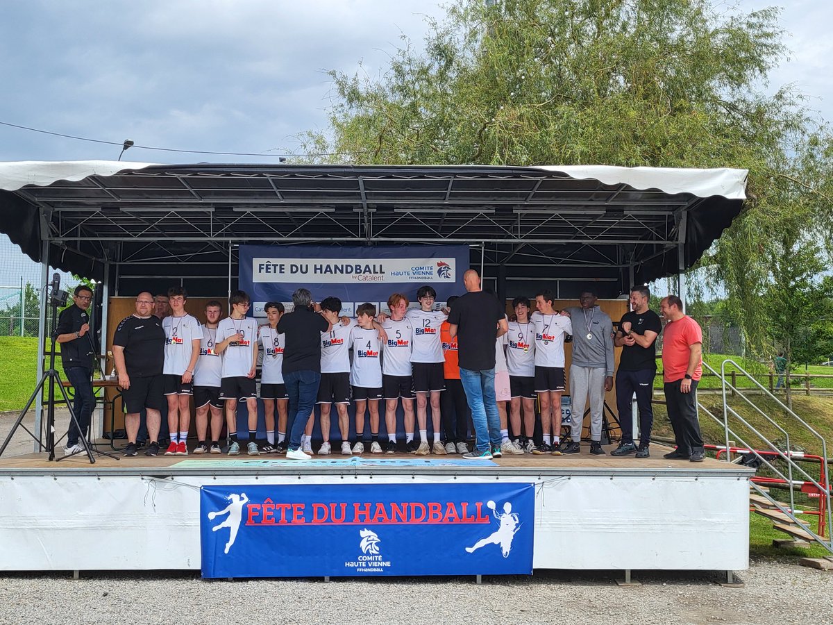 Pierrexco's tweet photo. Bravo à mon Toinou et à son équipe Aixe Bosmie Condat handball pour le titre de champion de la Haute-Vienne en - 15 ans. https://t.co/MZjXlcfC0F