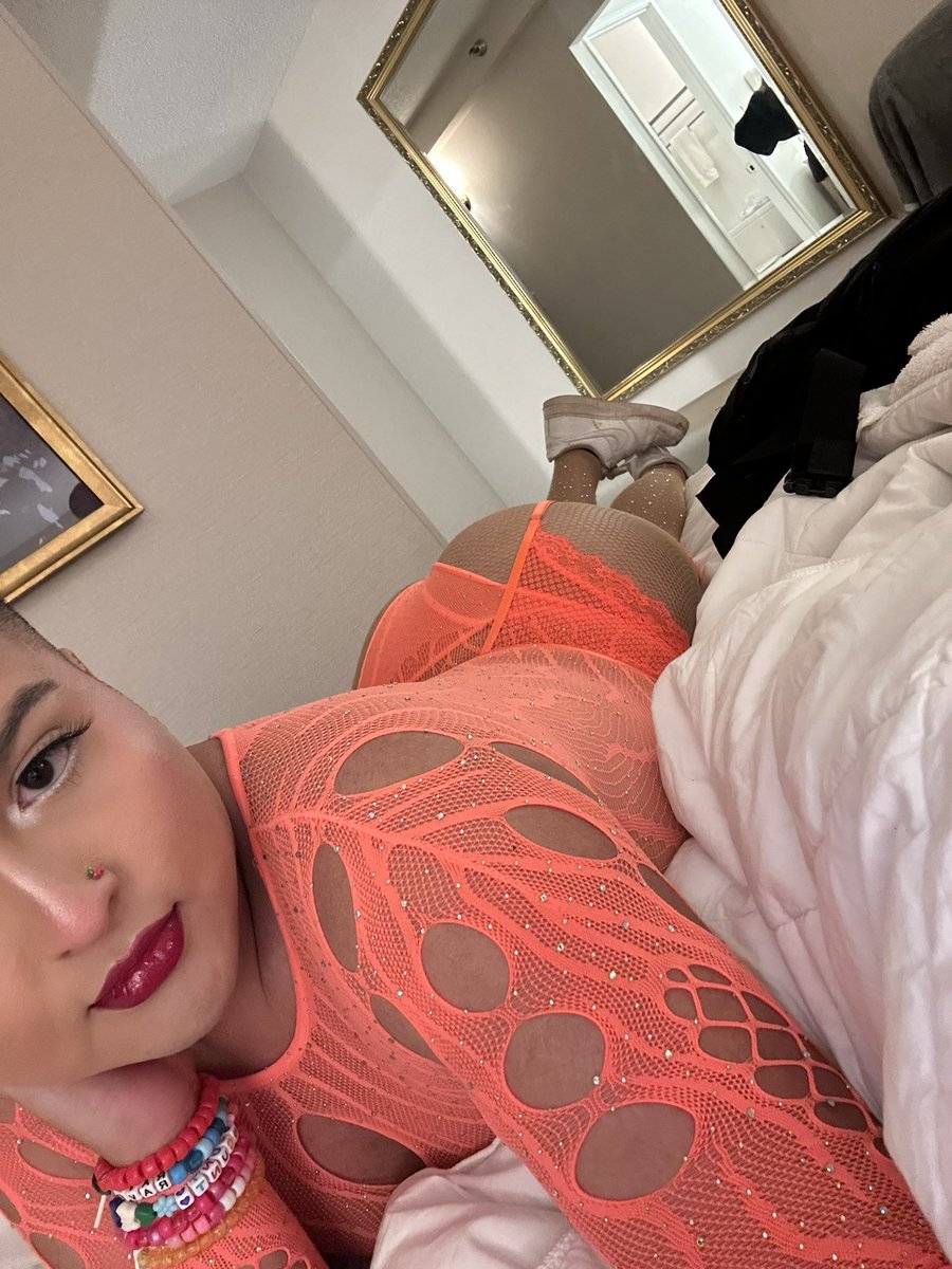Gs_fantasy's tweet photo. Late EDC post ughhh I miss ittt:( 
#edc #bottom #dl #latino #Femboy #Houston #lasvegas #bigass https://t.co/k2sNb9tkf6