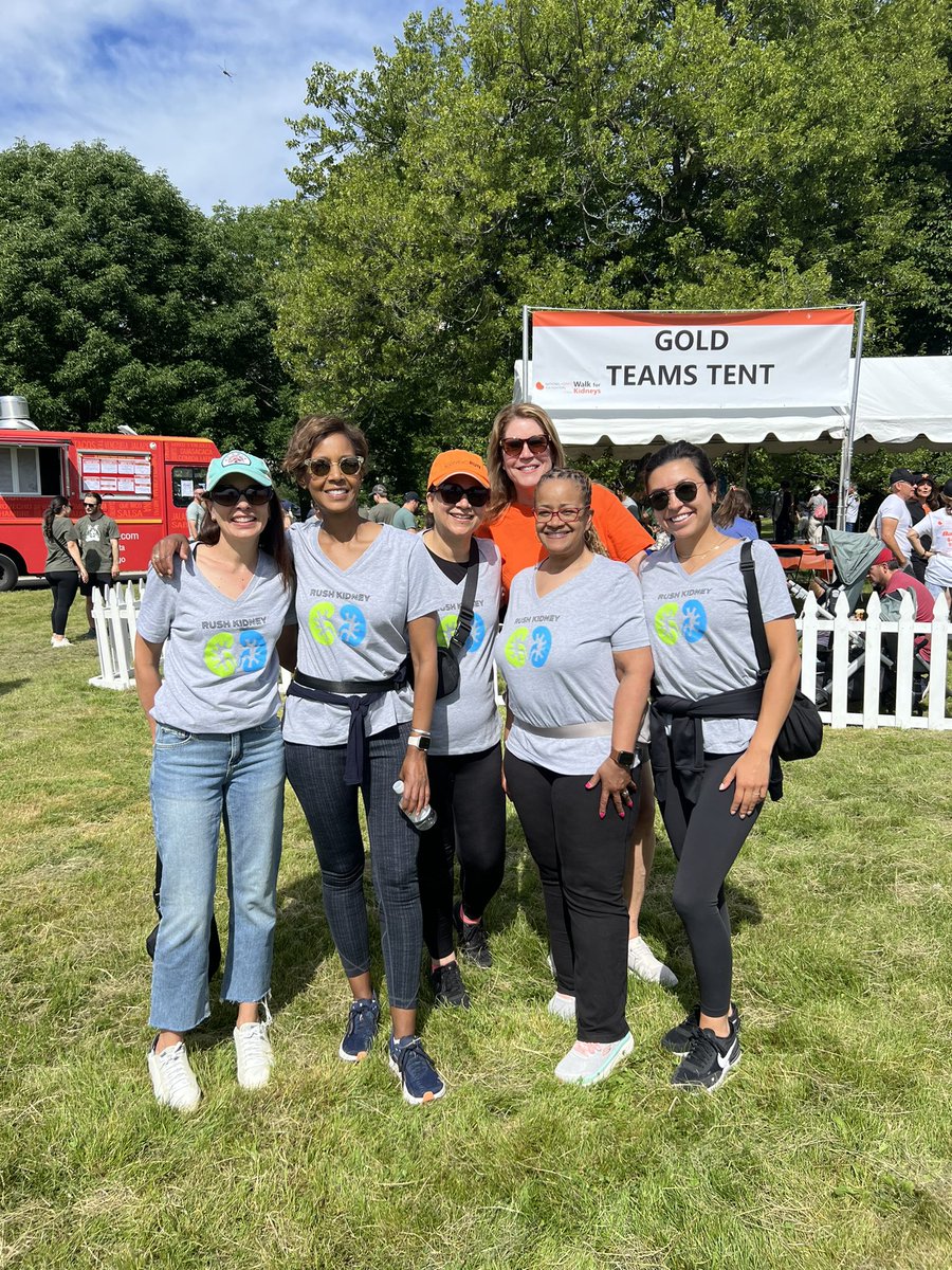 RushKidney's tweet photo. The Rush Kidney team represents at the @NKFIllinois Kidney Walk to raise awareness of kidney disease, transplantation and research! 🔬 https://t.co/hXofsvYi2Y
