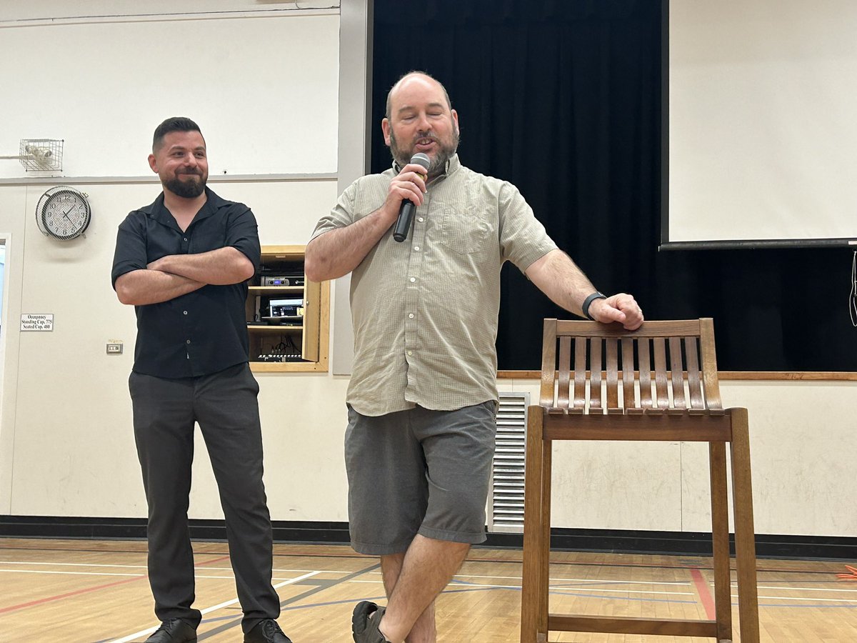 EcoleInman's tweet photo. From this to that.  Mr Maclean stepped up when the school reached its fundraising goal of 10,000 at the jog-a-thon. Thanks PAC for your work for our students. #fundraising #shaveitoff @burnabyschools https://t.co/gxSfjZgWSi