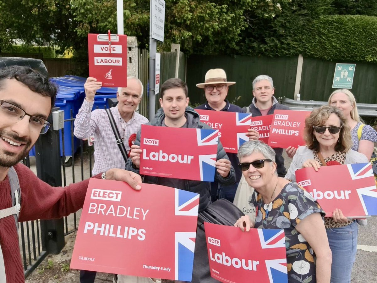 LabourNEHants's tweet photo. This afternoon’s canvassing session was full of serious conversations at the doorsteps. It’s clear that people want an end to short term sticking-plaster politics. The country needs change and #Labour has a plan to deliver it. There are definitely some tired legs tonight! https://t.co/RIuhpzeuC5