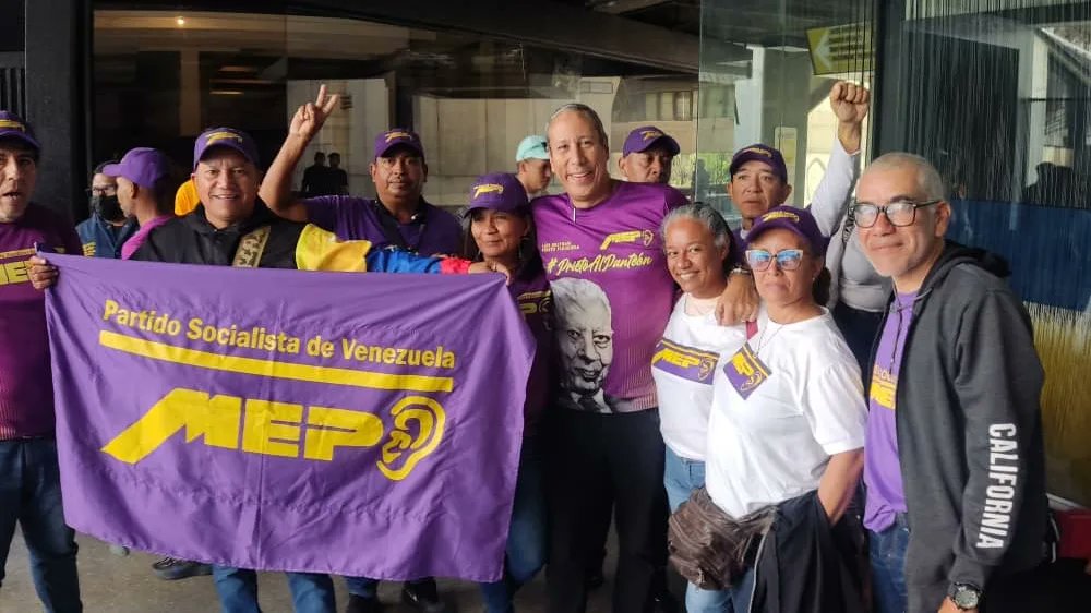 MEPoficial19671's tweet photo. Así comenzó Nuestra Gran Asamblea Nacional Mepista. Con la presencia de delegados de todo el territorio nacional incluyendo el equipo político de la Guayana Esequiba.

#Venezuelax10 #PrietoAlPanteón #DaleConMaduro @NicolasMaduro @GilbertoGimenez @HectoRodriguez @VTVcanal8 https://t.co/WCNFIg8rIL