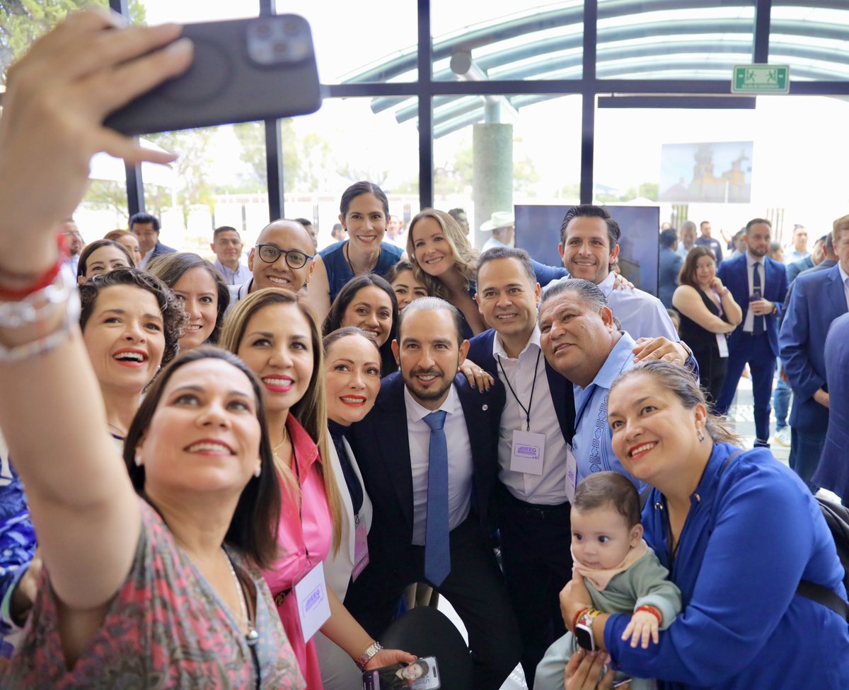 MarkoCortes's tweet photo. ¡Felicidades @LibiaDennise por este triunfo que orgullosamente le da a Guanajuato a su primer gobernadora! Ahora, @AccionNacional contará con 3 grandes mujeres gobernadoras que darán resultados positivos para las familias.

#LibiaGobernadora https://t.co/BZOP7G3JUd