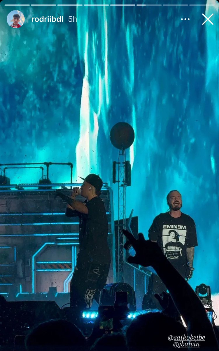 Ayer se cantó por primera vez en vivo COMETA HALLEY junto a <a href="/saikobeibe/">SAIKO</a> en su concierto de Granada ❄️ 
Que hp energía, felicidades Ma g, estás romptiendo 🐉 ⚡️