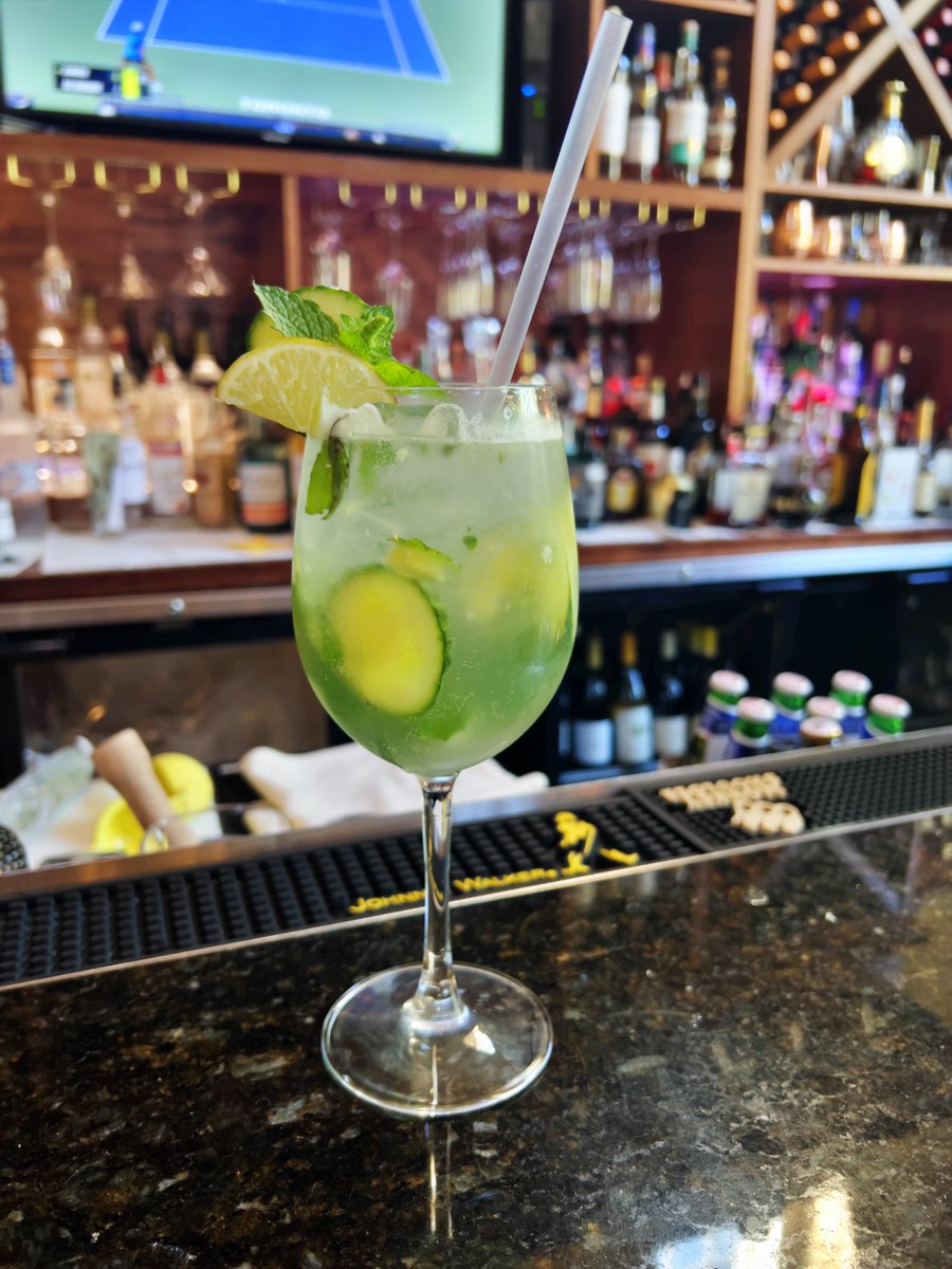 MetuchenInn's tweet photo. Summer vibes at Metuchen Inn 🍹✨! Refresh, relax, and sip on our signature cocktails in the perfect summer setting. Cheers to sunny days and unforgettable nights!

#MetuchenInn #MetuchenNJ #SummerSips https://t.co/mlg4vJYud1