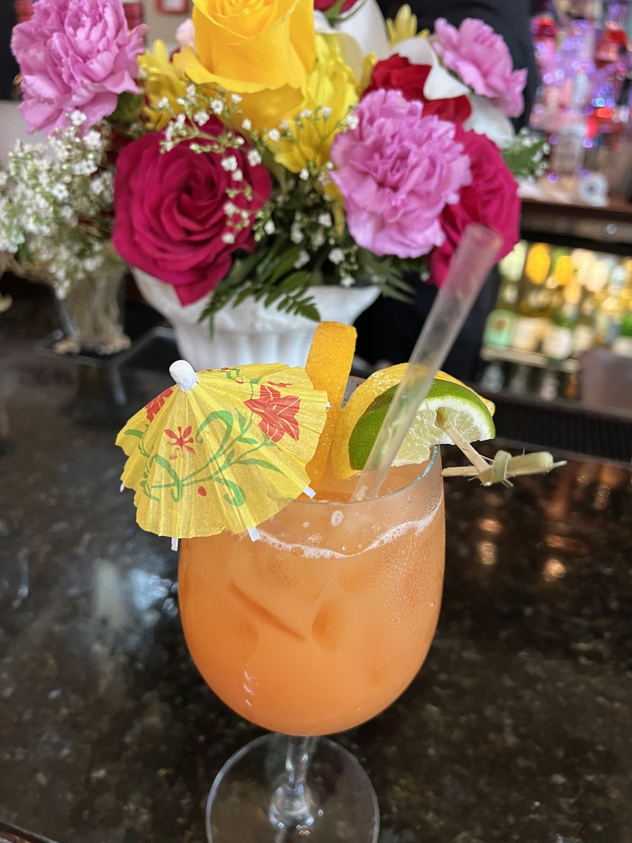 MetuchenInn's tweet photo. Summer vibes at Metuchen Inn 🍹✨! Refresh, relax, and sip on our signature cocktails in the perfect summer setting. Cheers to sunny days and unforgettable nights!

#MetuchenInn #MetuchenNJ #SummerSips https://t.co/mlg4vJYud1