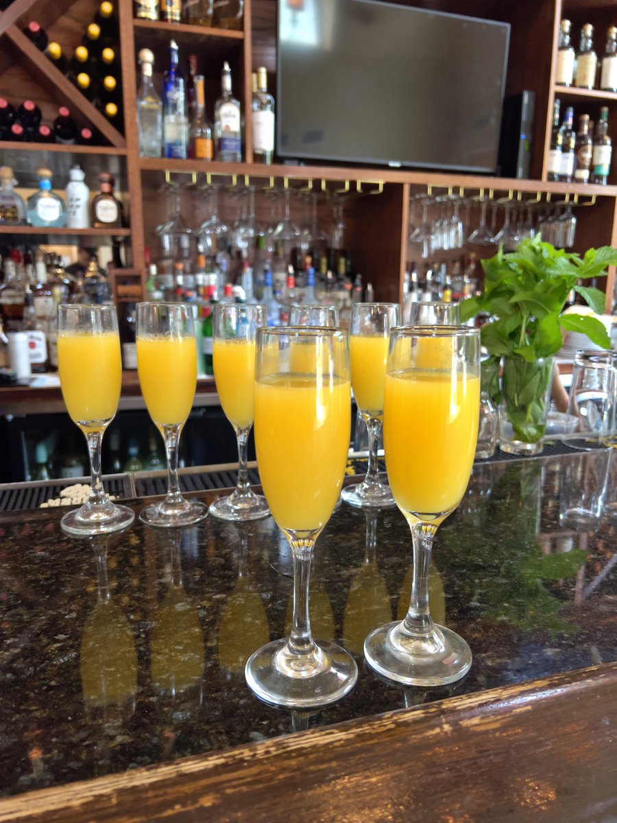 MetuchenInn's tweet photo. Summer vibes at Metuchen Inn 🍹✨! Refresh, relax, and sip on our signature cocktails in the perfect summer setting. Cheers to sunny days and unforgettable nights!

#MetuchenInn #MetuchenNJ #SummerSips https://t.co/mlg4vJYud1