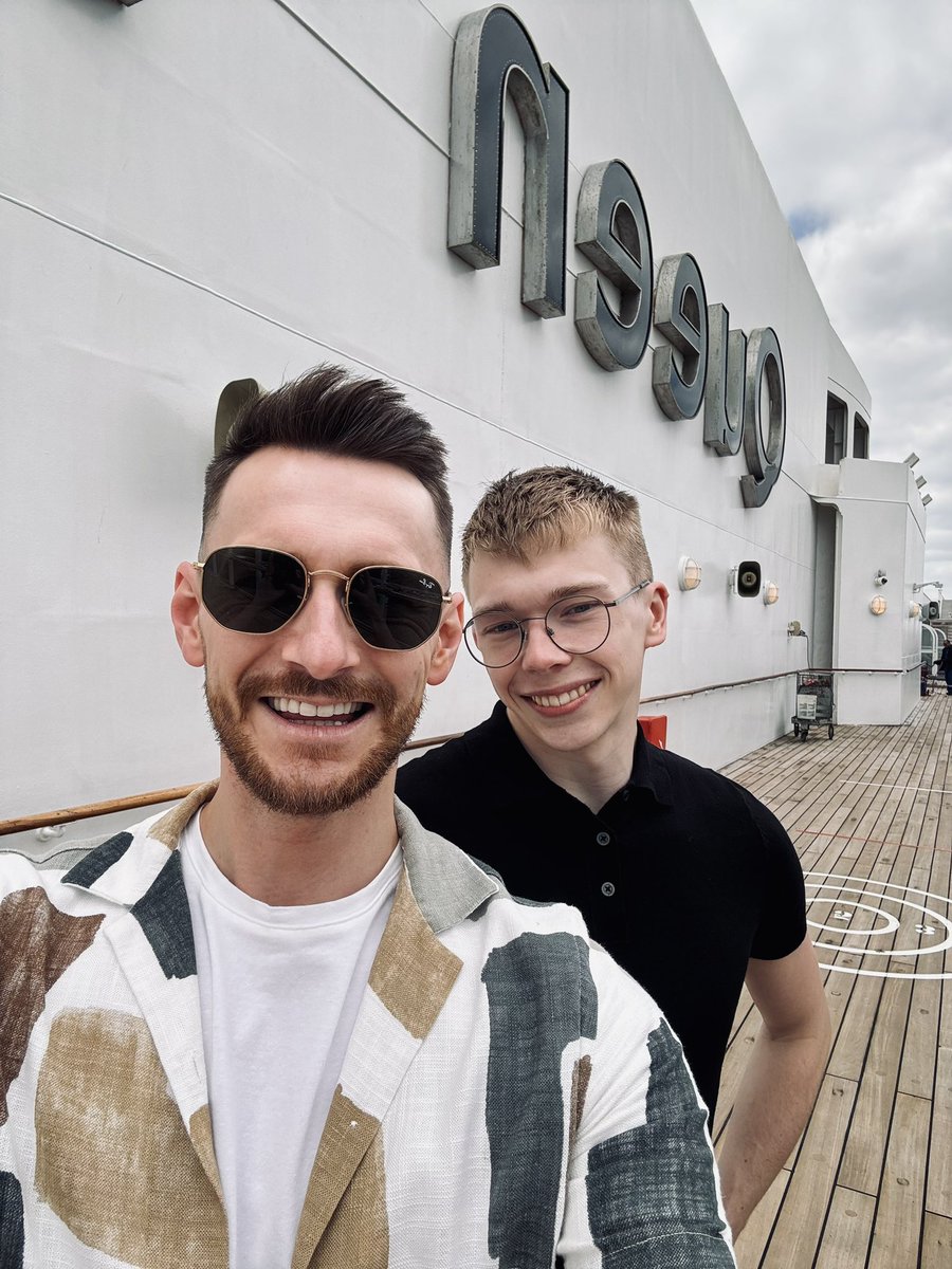 JakeSands92's tweet photo. First full turnaround day together. Breakfast in town followed by a tour around QM2 ⚓️✨ https://t.co/2mHTpkkR7U