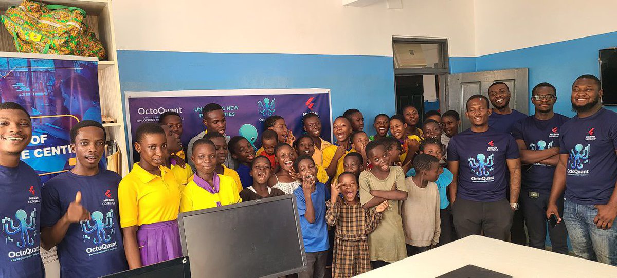 john_jkgf's tweet photo. 🫡Philanthropy unites people, raises children to grow up giving back to society, and helps build more inclusive societies. Making money from the marketplace and giving back through philanthropy is what OctoQuant is all about, and we need partners who share that vision. https://t.co/RMSACAa6Gp
