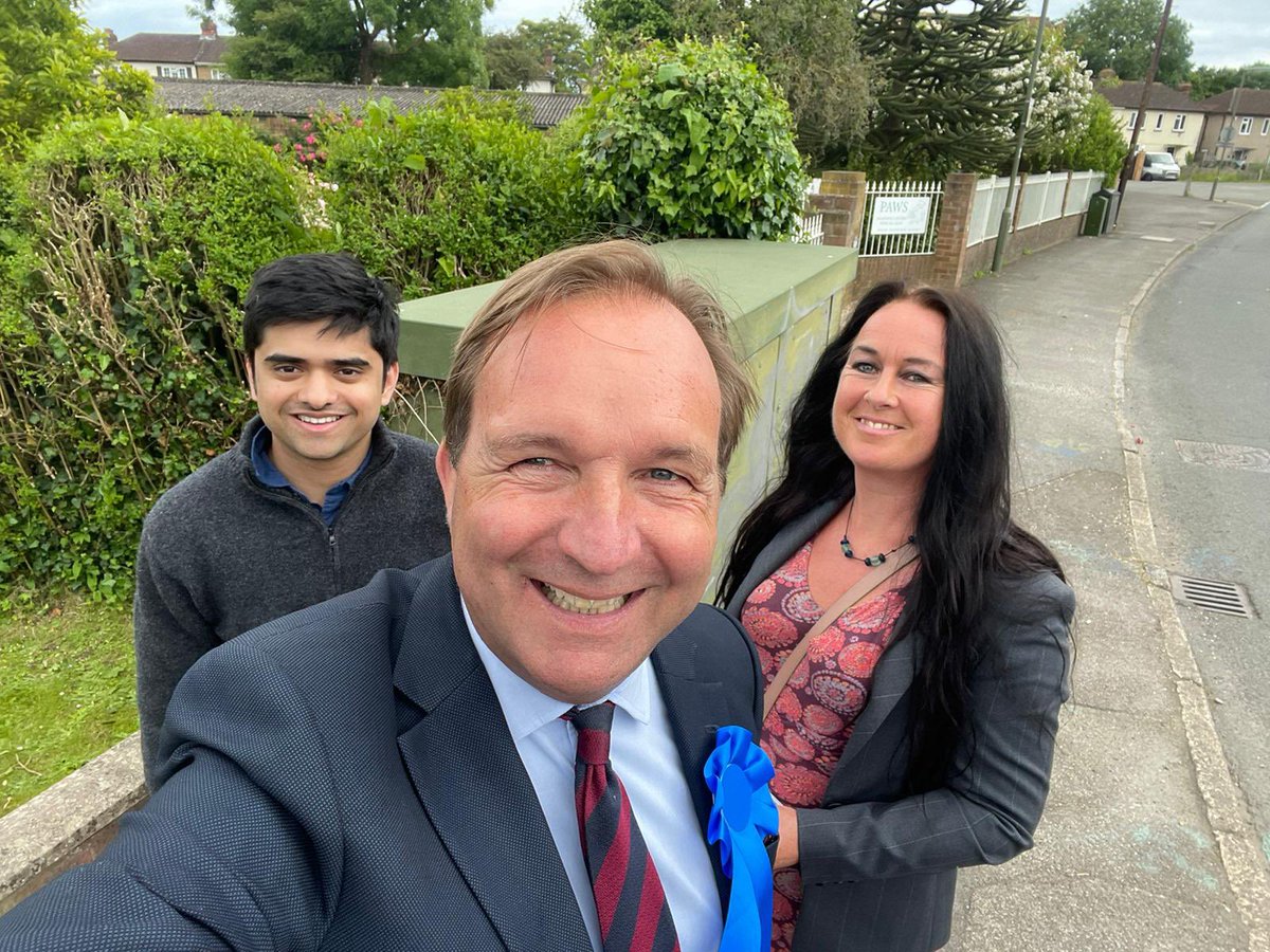 Another happy campaign volunteer joins LincolnJopp’s team in Stanwell this afternoon 
#VoteLincoln <a href="/LincolnJopp/">Lincoln Jopp MC MP</a>