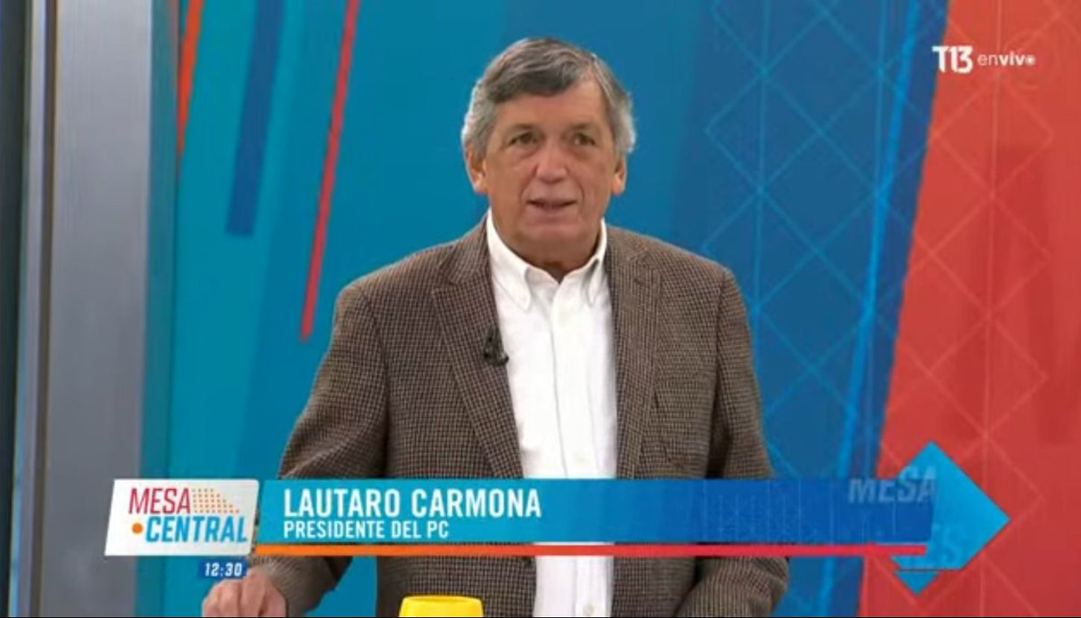 Tele13_Radio's tweet photo. 📺#MesaCentral Domingo | Críticas por persecución política a Jadue

@LautaroCarmona, presidente del PC: “No hay presos políticos en Chile. Hay políticos presos, que es distinto”.

#InformaciónEsencial en https://t.co/wjvDkmg0WX https://t.co/tOjZrgvEPj