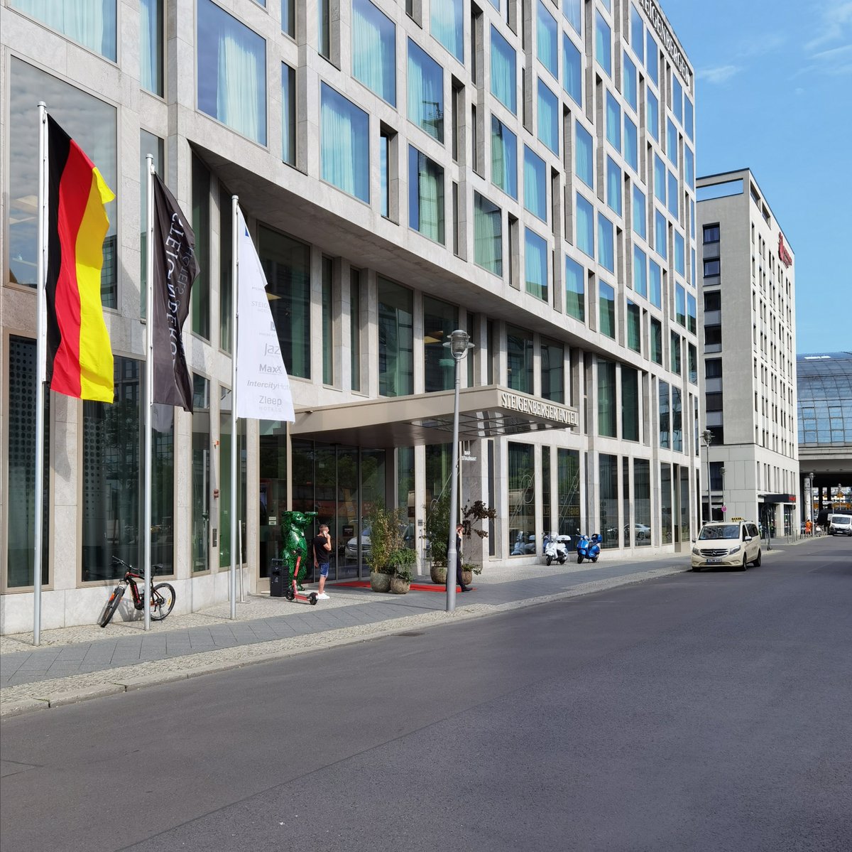 Stift_und_Bogen's tweet photo. Sie wurde #otd 1943 unter dem Naziterror verhaftet.
Ella-Trebe-Straße, Mitte. Erinnerung an Ella #Trebe (* 1902, † 1943), Metallarbeiterin und Gewerkschafterin, Widerstandskämpferin gegen das NS-Regime, nach Verrat und Deportation im KZ Sachsenhausen ermordet.
#Berlin https://t.co/NyVCyLKWWt