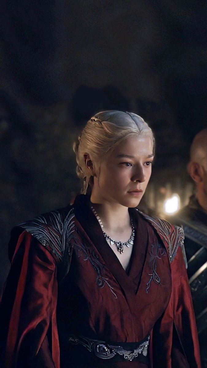 Daenyraz's tweet photo. Já que falaram então vou falar tbm, Rhaenyra é a mulher mais linda de asoiaf, não existe outra pessoa que compete com a beleza surreal dela, muito vão discordar por favoritismo a outras pessoas,  mas vamos concordar que Emma e Rhaenyra tem o face card? https://t.co/Xqhfc3wLL4