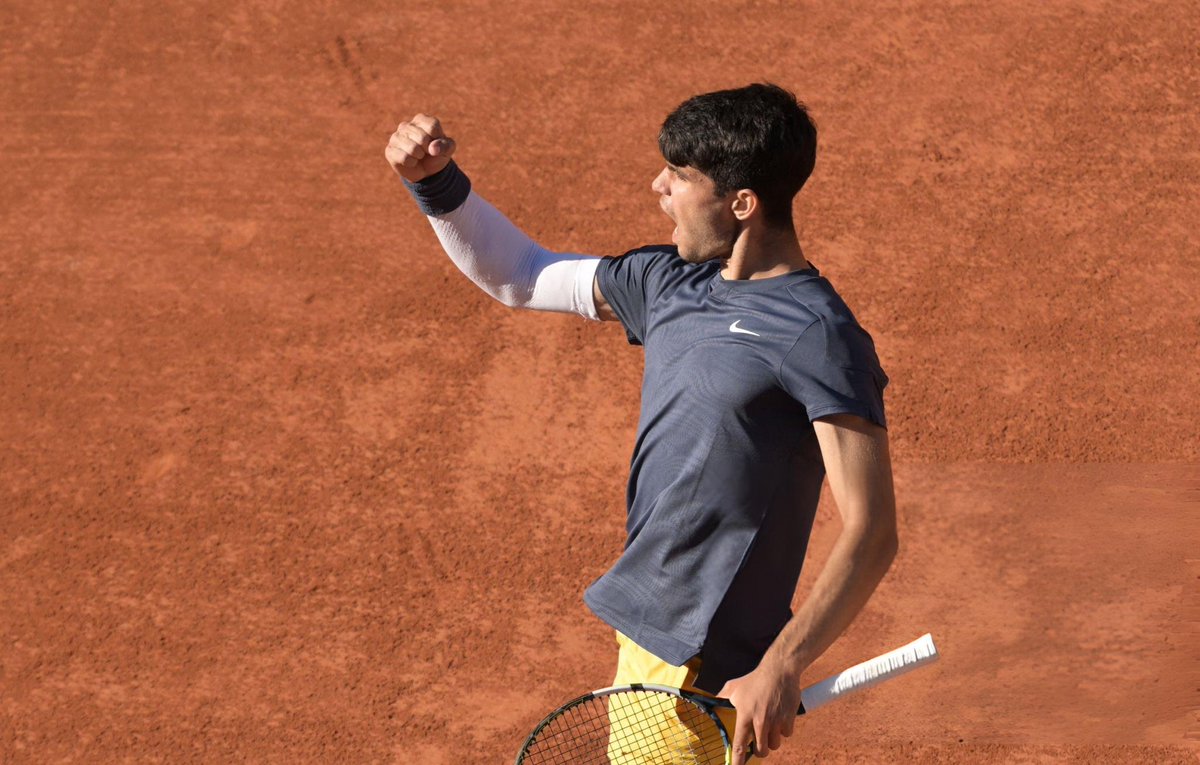 Madridismoreal's tweet photo. Carlos Alcaraz hace historia y gana Roland Garros por primera vez a los 21 años ✨

ENHORABUENA CRACK @carlosalcaraz 🤍 https://t.co/RGV49cePJG