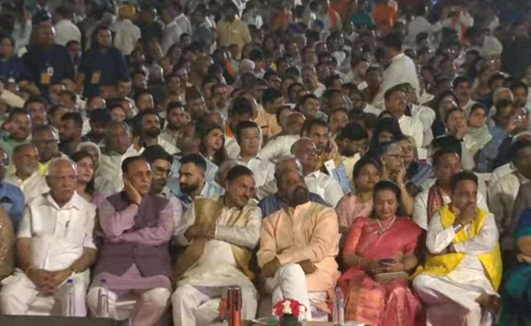 ऐतिहासिक!

आज राष्ट्रपति भवन में माननीय प्रधानमंत्री श्री <a href="/narendramodi/">Narendra Modi</a> जी और केंद्रीय मंत्रीपरिषद के सदस्यों के शपथ ग्रहण समारोह में सम्मिलित होकर विकसित एवं आत्मनिर्भर भारत निर्माण के ऐतिहासिक क्षण का साक्षी बना।