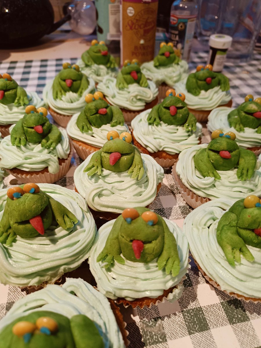 mkhardywrites's tweet photo. One of our discords decided to bake frog-themed treats this weekend and share pictures. Everyone did amazingly... https://t.co/3H0Yv26uyz