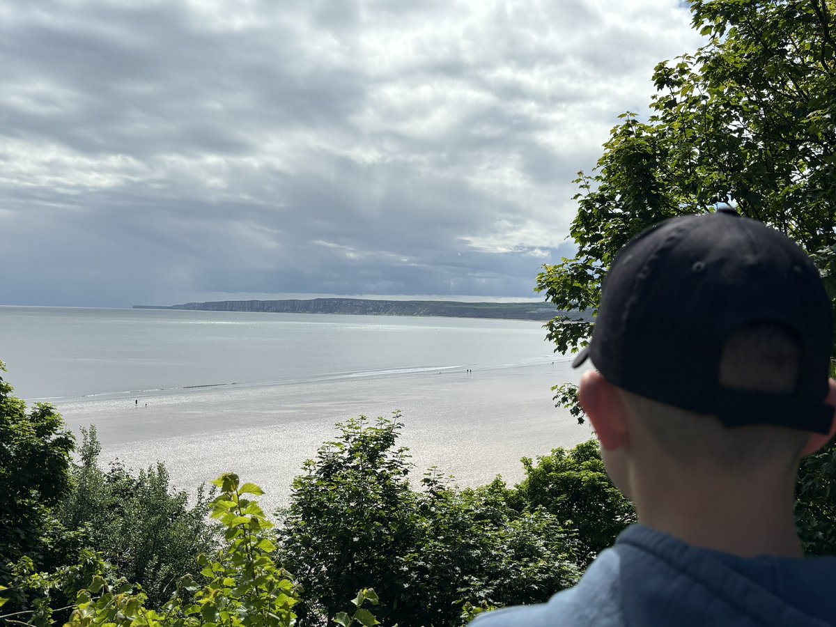 Helen Oades tweet media