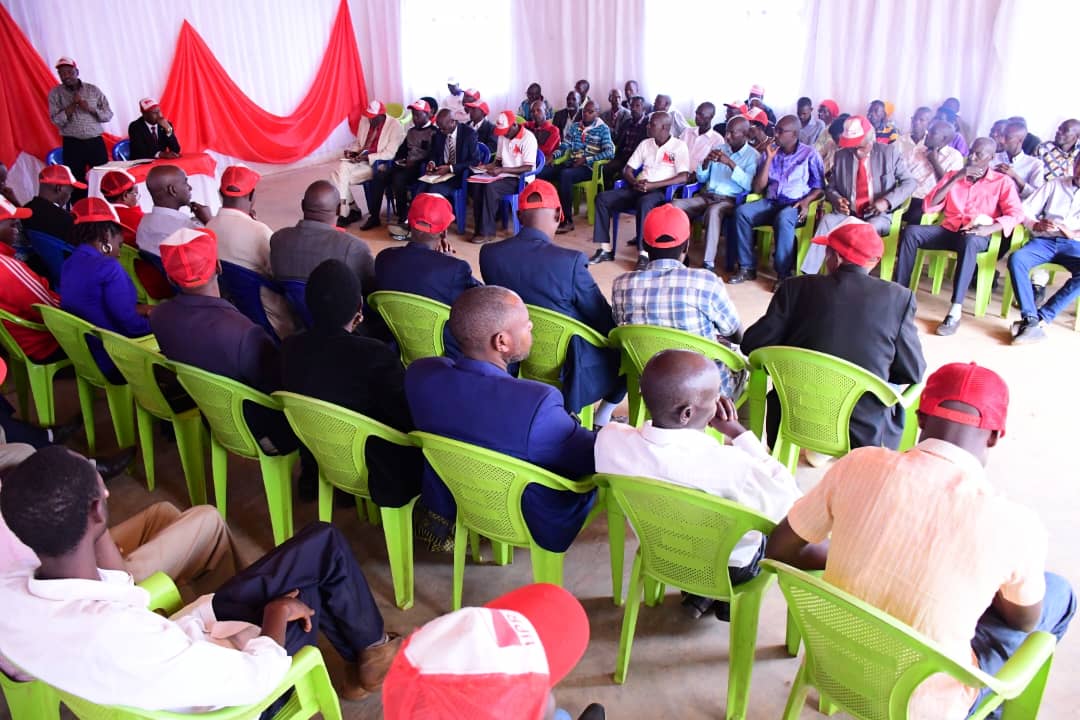 parti_uprona's tweet photo. Rehaussée par son Excellence le Vice-Président de la République du Burundi Ir Prosper BAZOMBANZA, la réunion du comité provincial rassemblé des Badasigana tenu ce dimanche le 09 Juin 2024 à la permanence du parti UPRONA à Mwaro, a été d'une joie inestimable. 

Rouge Blanc, Itagas https://t.co/VnraRXkcAr