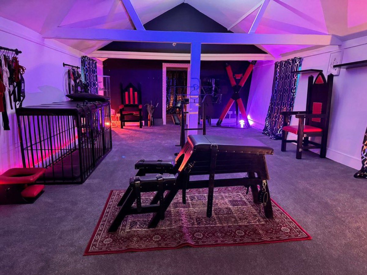 Madamecaramel's tweet photo. I am thrilled to share some amazing news with you! My beloved sister, @MsLorraineLDN , and I are delighted to present our newly designed Essex Dungeon Suite. This incredible warehouse-style BDSM dungeon suite situated in Heybridge, Maldon, Essex. https://t.co/KpwJFeQxip @EssexDungeon ❤️💋