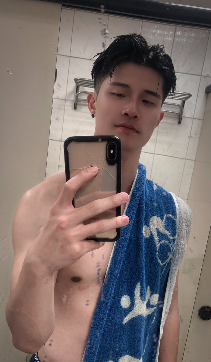 染回黑髮了
大部分人還是覺得黑髮才好看😫

明天準備出國玩
應該會好玩的吧