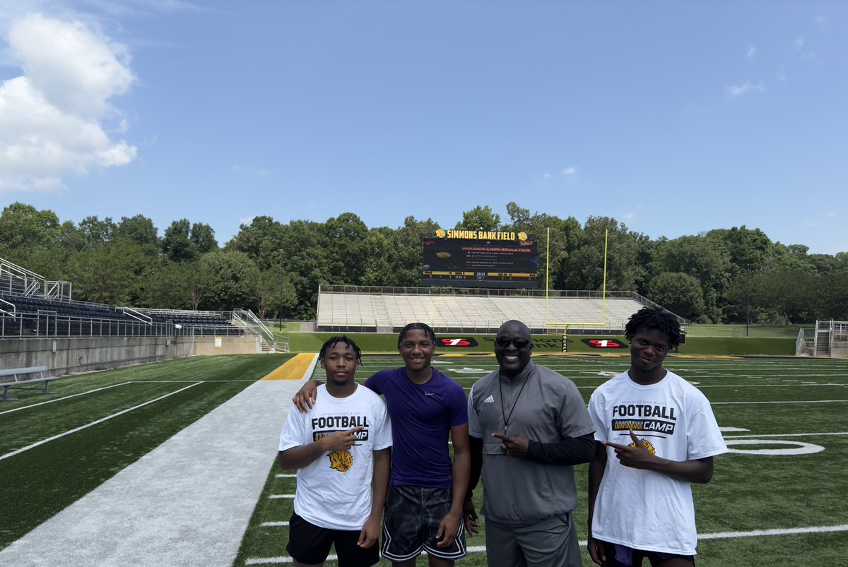 dumasbobcatsfb's tweet photo. C/O 2025 had a great showing today at the @UAPBLionsFB camp!! #EverythingMatters #RecruitDanGillDr https://t.co/Q0x9VlIrAV