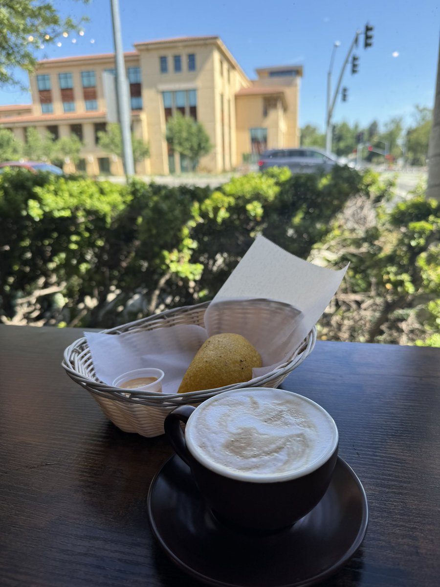 Makias's tweet photo. Starting the morning with some good Colombian coffee.
#wwdc https://t.co/n7zEl88KH2