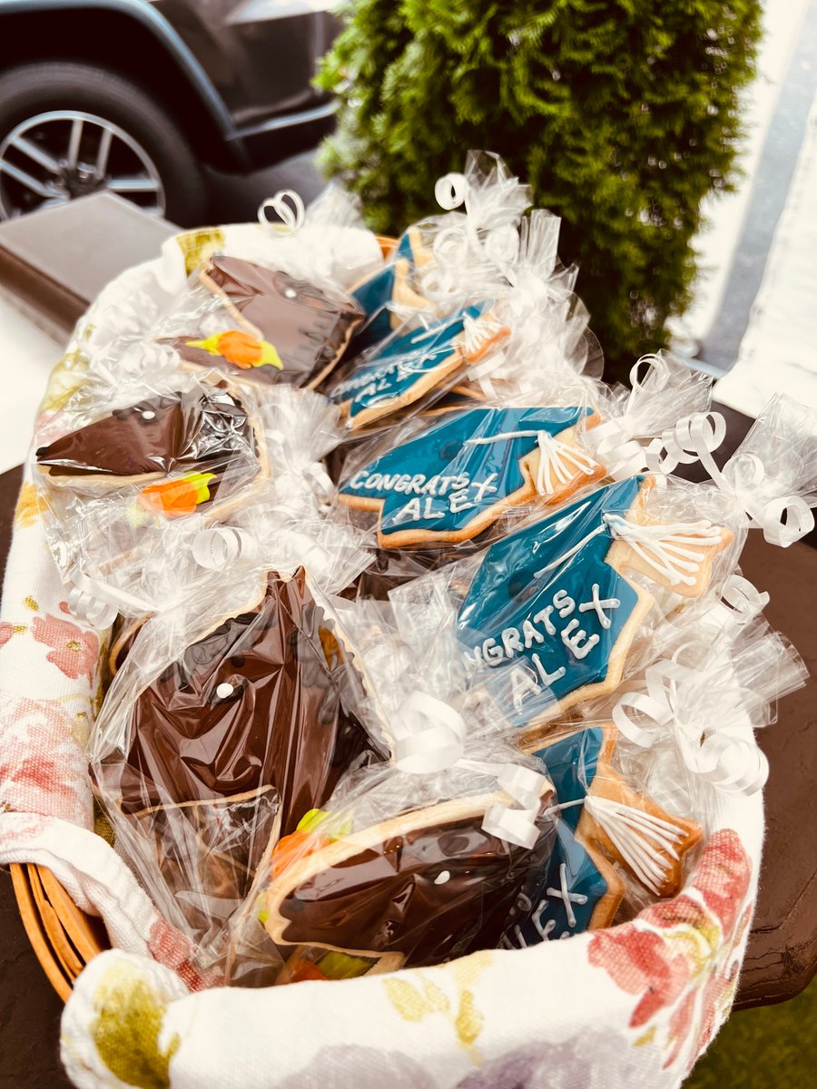 MetuchenInn's tweet photo. Toast to the milestones and celebrate the moments at Metuchen Inn 🥂🎉. From casual get-togethers to grand events, make every gathering a little more special with us. Here’s to making memories!

#MetuchenInn #MetuchenNJ #CelebrateWithUs #Graduation #BridalShower #Weddings https://t.co/ZheWNkYi5u