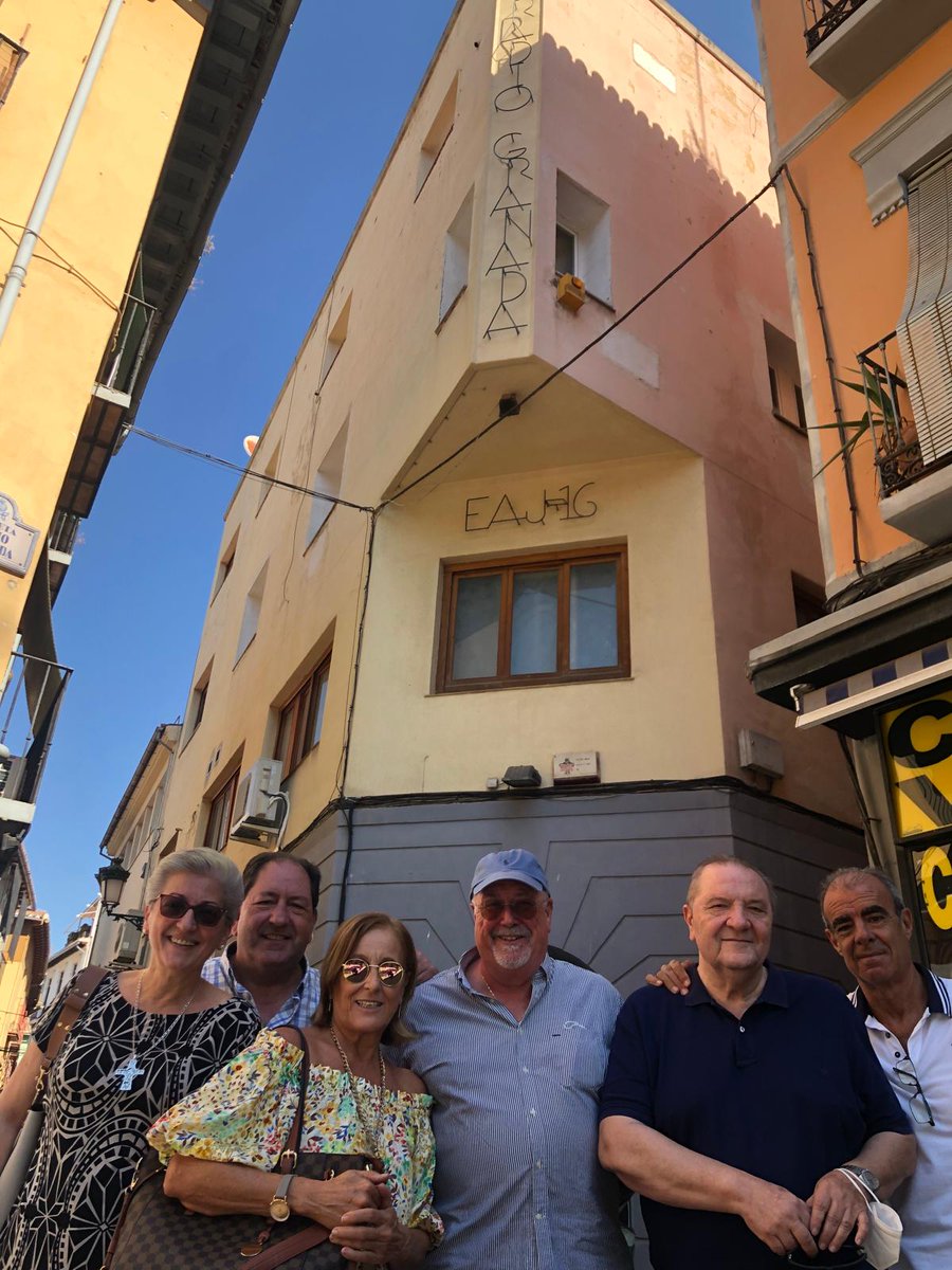 Día enormemente triste para la radio. Nos ha dejado demasiado pronto el gran Pepe Cruz. Sus crónicas deportivas en #Jaén y  su gestión en <a href="/radioguadix/">Radio Guadix</a> y <a href="/radiogranada/">Radio Granada</a> avalaron a un enorme profesional y un magnífico compañero. Lástima que tuviera tan mal pago... DEP, amigo
<a href="/La_SER/">Cadena SER</a>