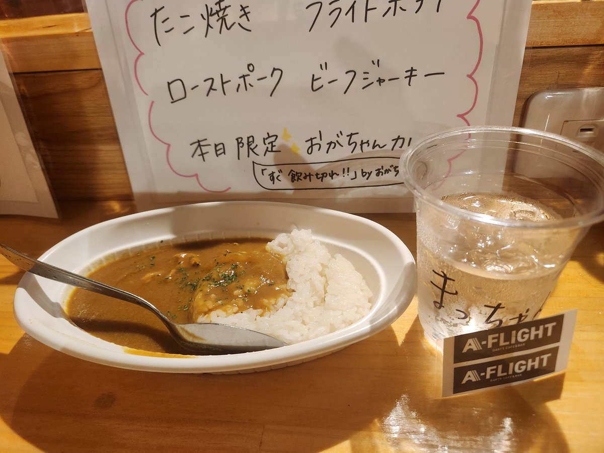 E233jyo's tweet photo. おがちゃん特製カレー3杯🍛🍛🍛飲んで、おが部長さんから「カレーは飲み物部」の部員に“認定”されました\(^-^)/
#カレーは飲み物部
#Aflight https://t.co/UczEGqjIJt