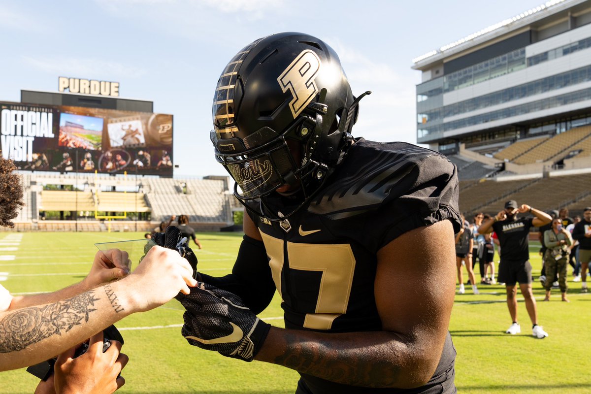 TakhyianWhitset's tweet photo. Had a GREAT time @ 🏠
#boilerup🚂 https://t.co/jbTOgs1AKF