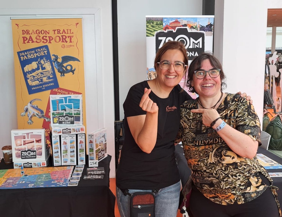 Un plaer abraçar a la companya #figafriki <a href="/nucaica/">nucaica 🐉🎮🎲🎞️🍿☕</a> i parlar sobre els diferents #Zoomin (com creix la família!!) de <a href="/cucaferagames/">Cucafera Games</a> Les novetats "gironines" 🐲 que hi ha en camí han despertat el meu interès!! Jocs de taula per aprendre, descobrir cultures, conèixer ciutats... 😍👍🏼