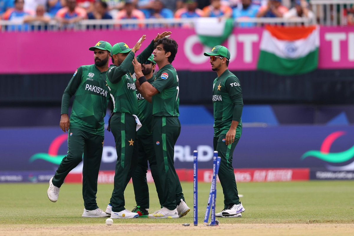 dealcart_io's tweet photo. @CityMall_in not too late to bleed green! 👀

Kamaal boys!! 😍🔥

@TheRealPCB @babarazam258 

 #PakvsInd #T20WorldCup #DealCart
 #cricket https://t.co/RTowiFD5J5