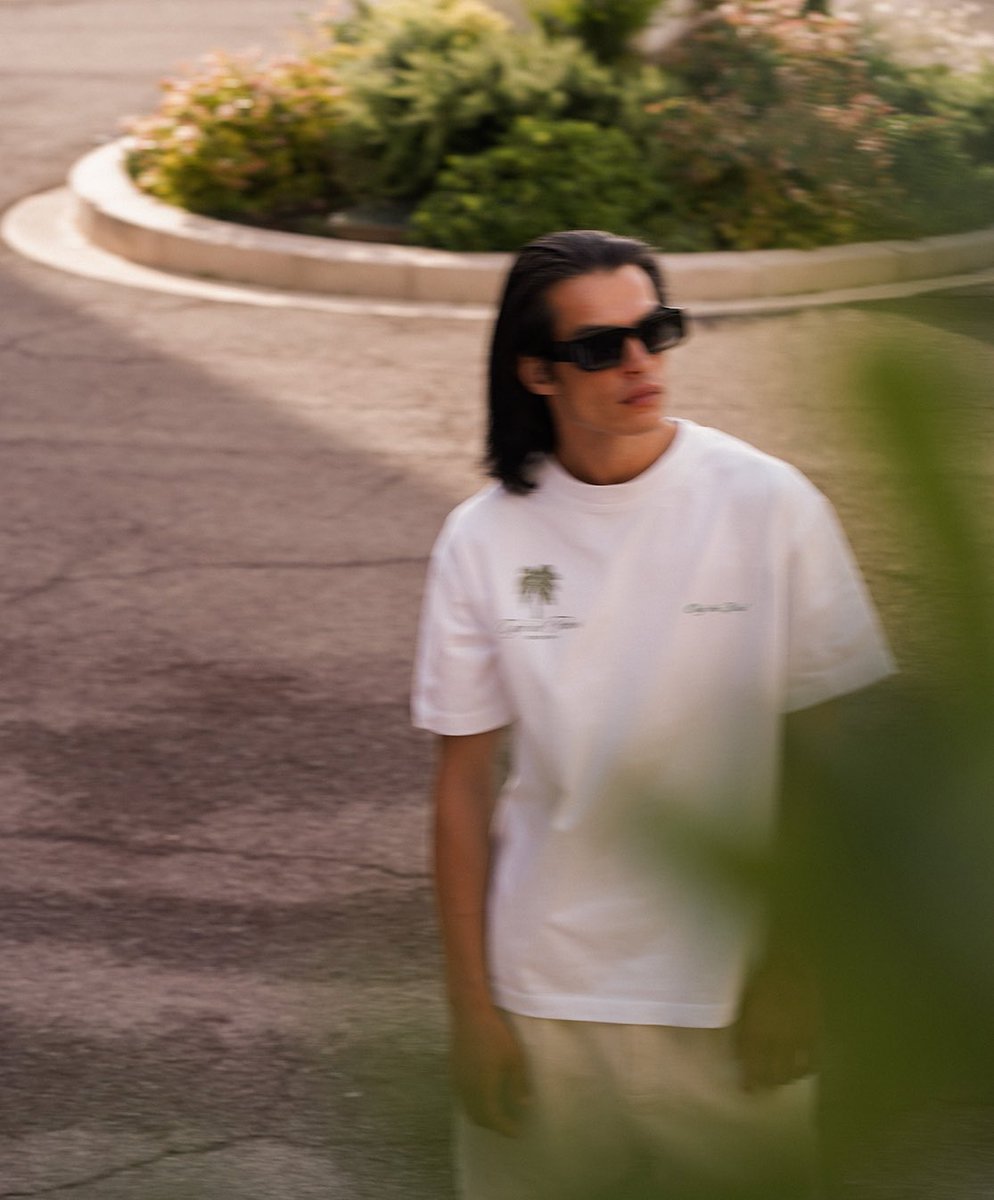 OnlyTheBlind's tweet photo. Our best-selling Cafè de Fleur T-Shirt is back and reimagined. With updated artwork and 3D embroidery, this is the perfect piece to elevate your summer wardrobe 🌴 #onlytheblind https://t.co/jb6tOSk5dB