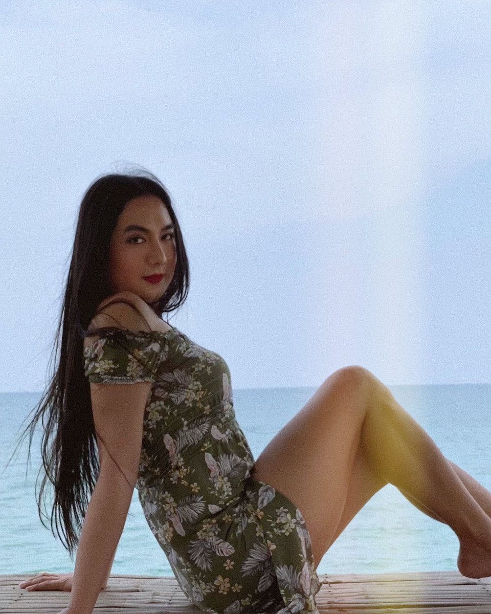 powernappie's tweet photo. She wore summer well. ✨ https://t.co/W5Ix7OfWrP