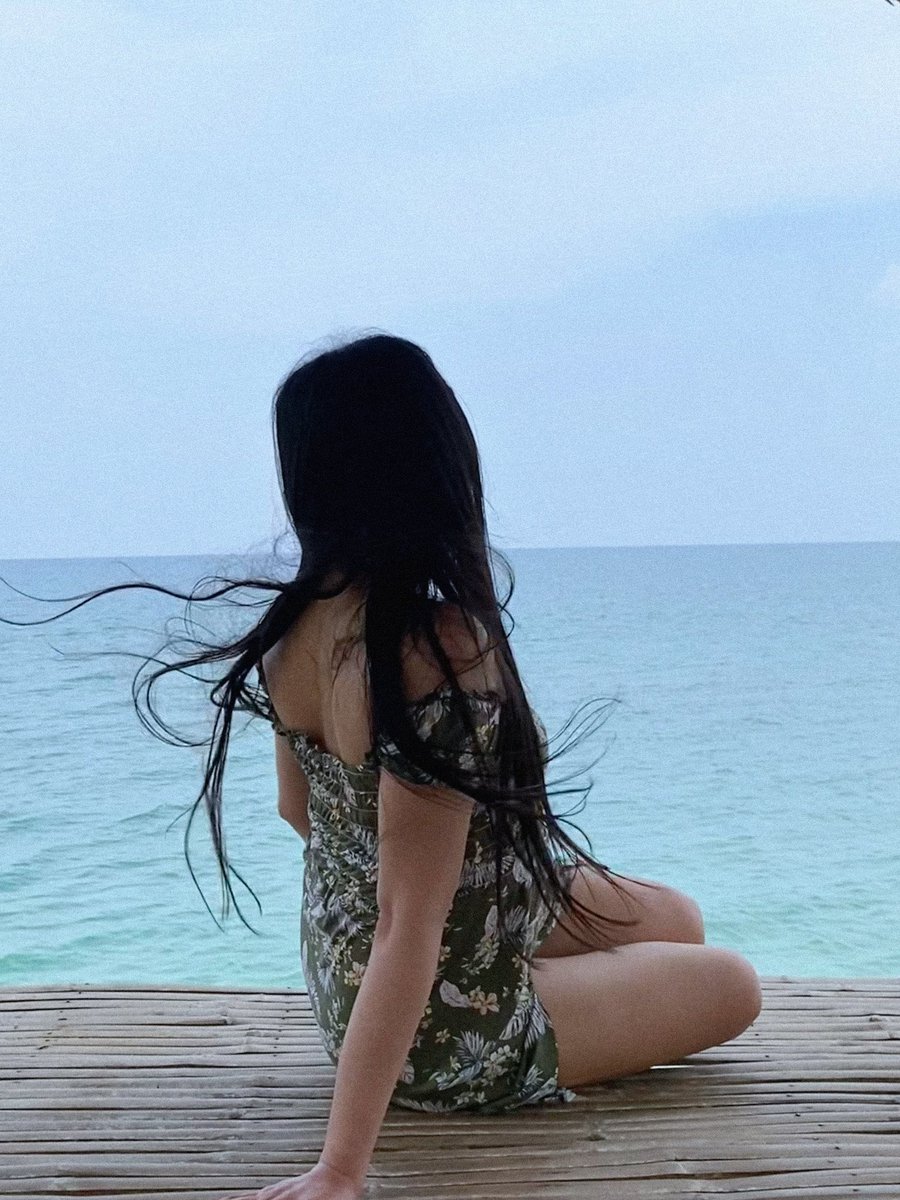 powernappie's tweet photo. She wore summer well. ✨ https://t.co/W5Ix7OfWrP